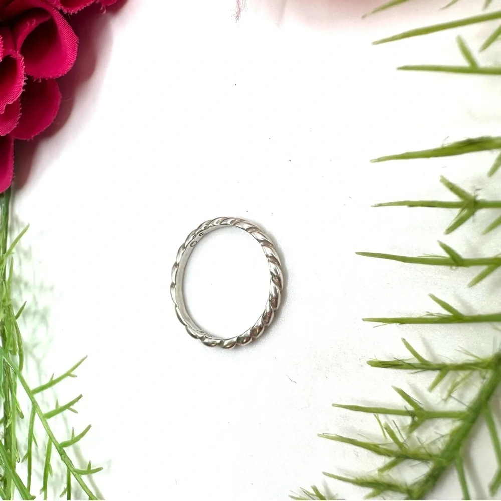 VINTAGE⚜️Sterling Silver Spiral Twist Dainty Ring - Picture 5 of 6